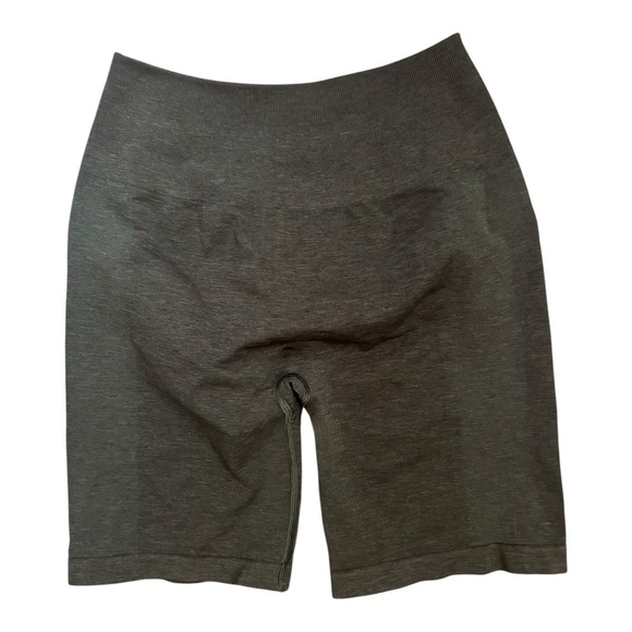 Alphalete Amplify Women's Seamless Scrunch Short Forest Green Size M 8” inseam - Picture 6 of 10